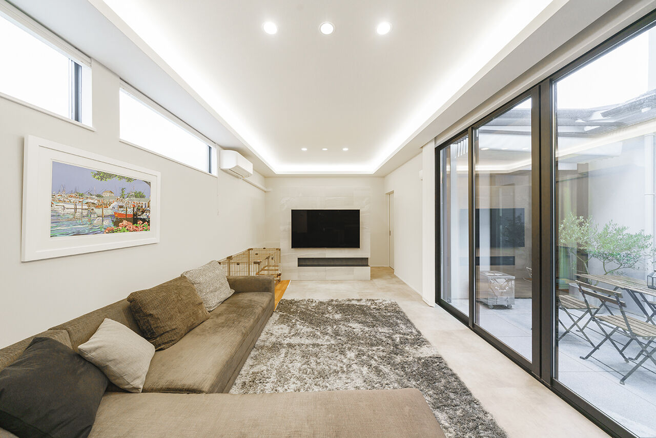 吹抜けの家  福山住宅 【北摂/3000万円台/土地探し】愛犬と安全に遊べる、癒しのセンターコートがある家の建築実例画像2