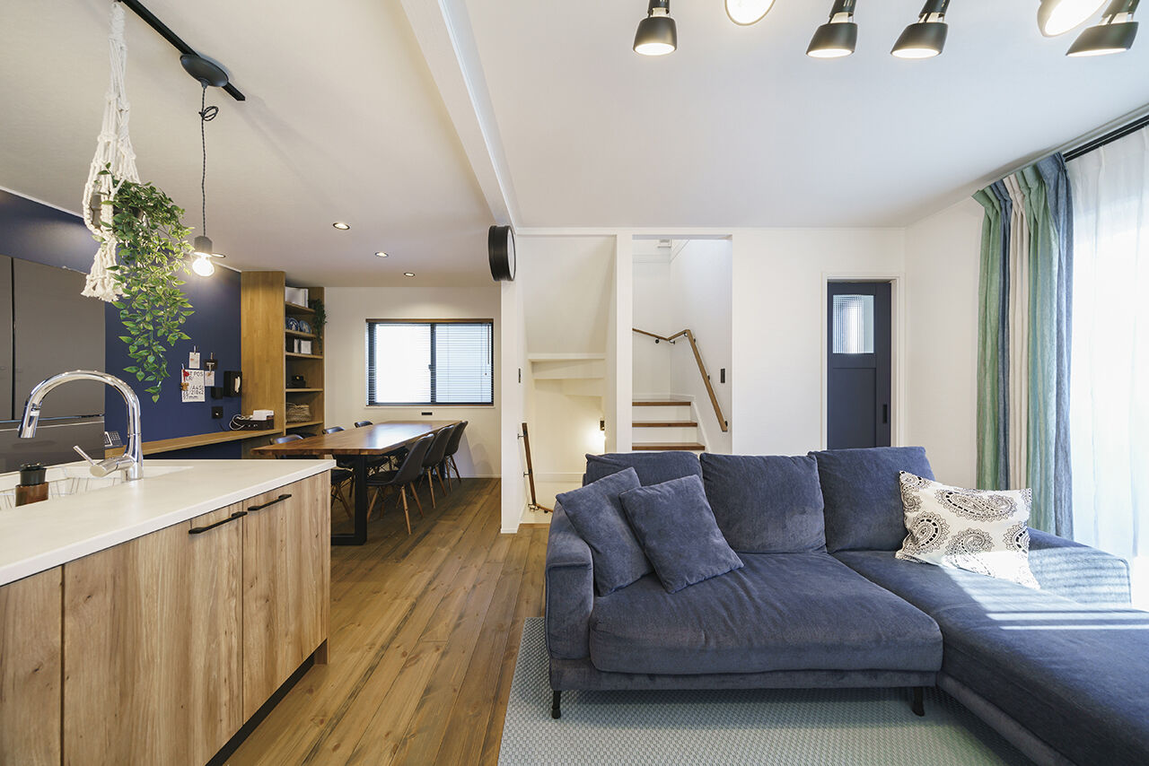 吹抜けの家  福山住宅 【北摂/土地探し/3階建て】家具に合わせたコーディネートを計画。2階LDKのある家の建築実例画像2