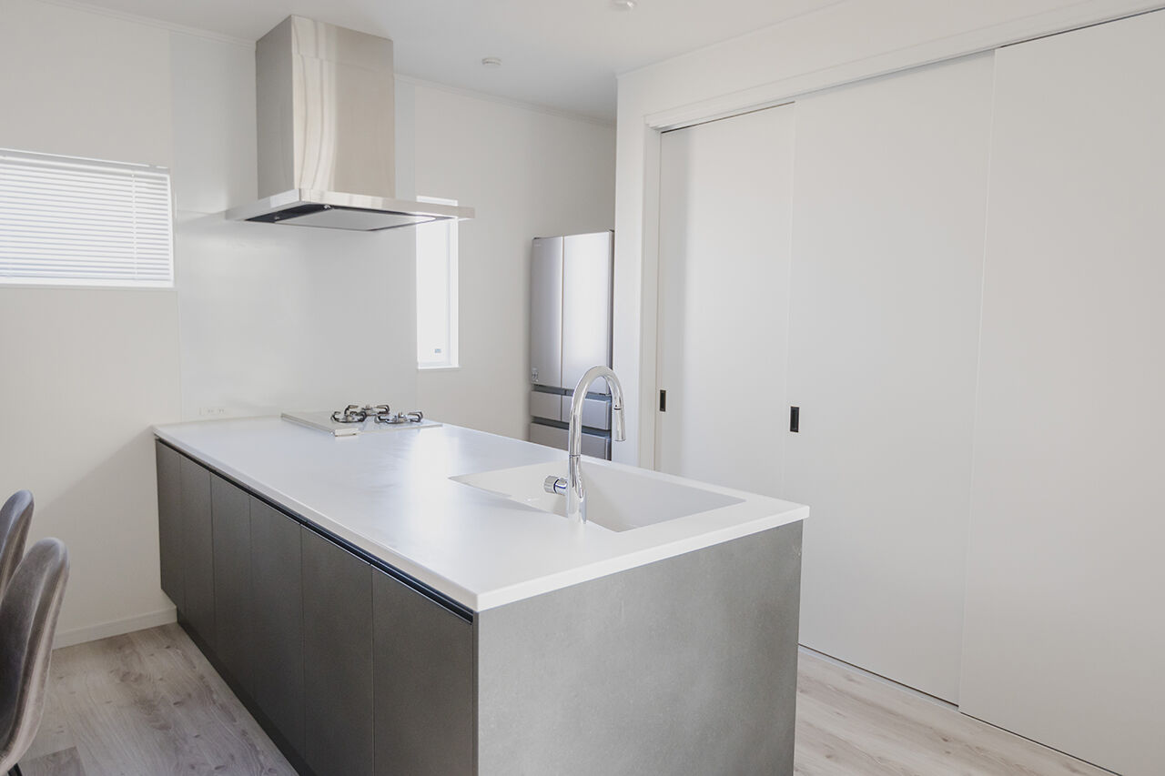 吹抜けの家  福山住宅 【北摂/2000万円台/土地探し/間取有り】約20畳のオープンLDK、生活感を見せないシンプルライフの建築実例画像5