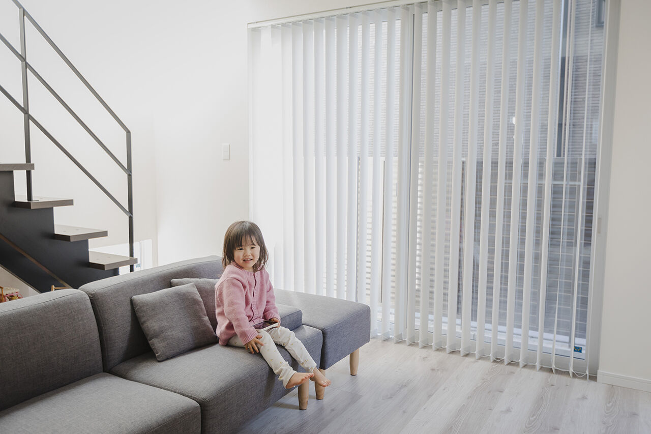 吹抜けの家  福山住宅 【北摂/2000万円台/土地探し/間取有り】約20畳のオープンLDK、生活感を見せないシンプルライフの建築実例画像6