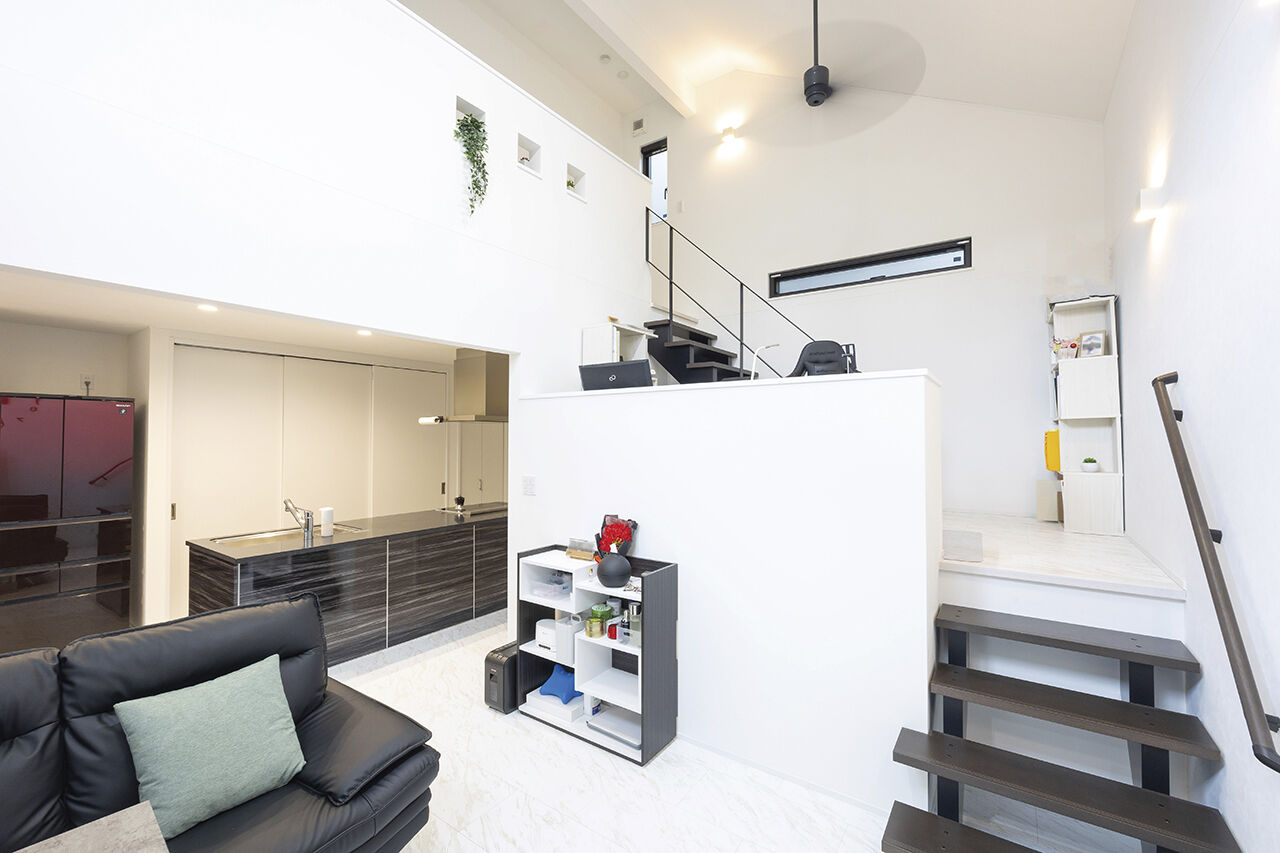 吹抜けの家  福山住宅 【北摂/2000万円台/土地探し/間取有り】多層フロアの大空間なのにエアコン1台で快適！ホテルライクな家の建築実例画像2