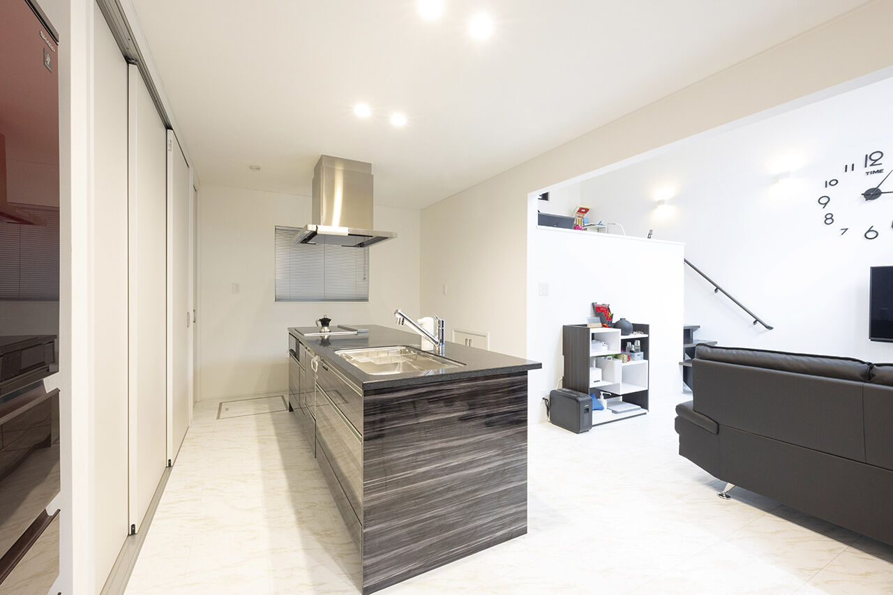 吹抜けの家  福山住宅 【北摂/2000万円台/土地探し/間取有り】多層フロアの大空間なのにエアコン1台で快適！ホテルライクな家の建築実例画像5