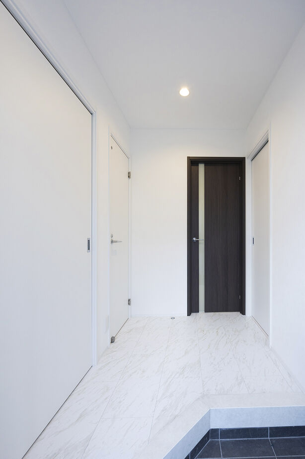 吹抜けの家  福山住宅 【北摂/2000万円台/土地探し/間取有り】多層フロアの大空間なのにエアコン1台で快適！ホテルライクな家の建築実例画像7