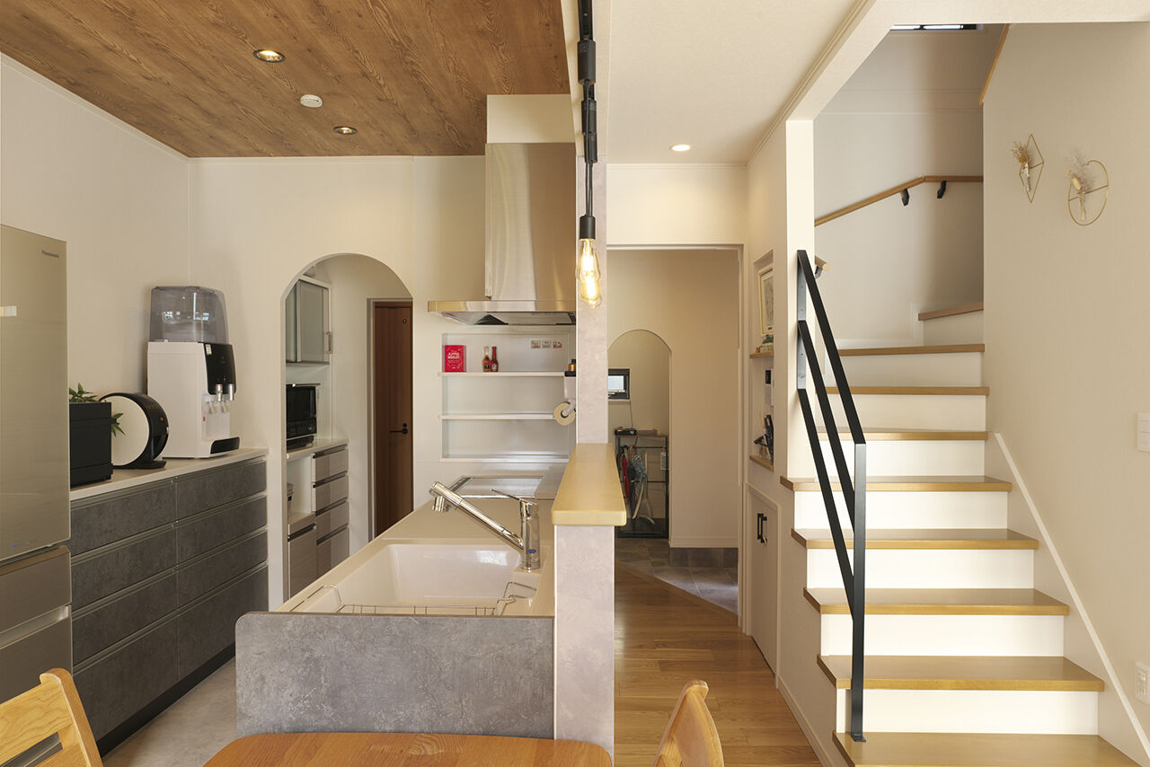 吹抜けの家  福山住宅 【北摂/2000万円台/土地探し/間取有り】玄関から幾重にも交差する機能的な回遊動線！ずっと住みやすい家の建築実例画像5