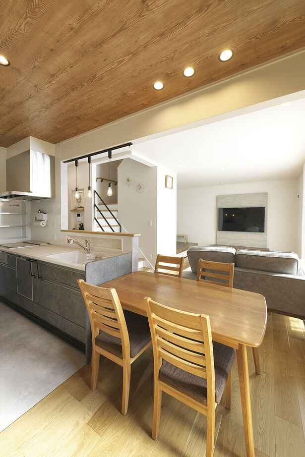 吹抜けの家  福山住宅 【北摂/2000万円台/土地探し/間取有り】玄関から幾重にも交差する機能的な回遊動線！ずっと住みやすい家の建築実例画像6