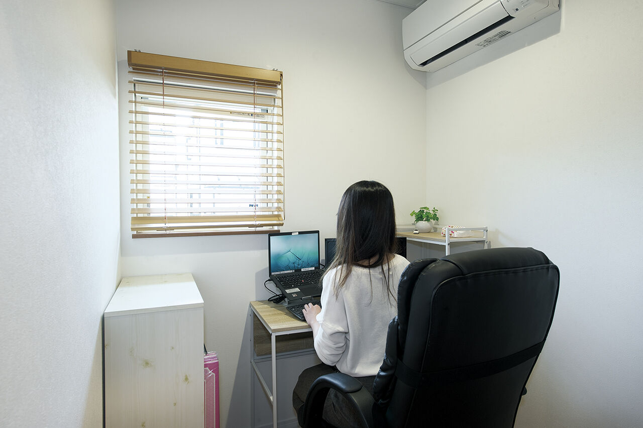 吹抜けの家  福山住宅 【寝屋川市/2000万円台/土地探し/間取有り】仕事もリラックスタイムも充実。居心地のよさで毎日を支える家の建築実例画像8