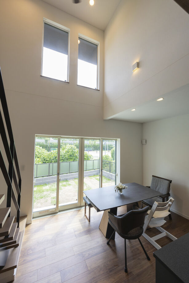 吹抜けの家  福山住宅 【吹き抜け/北摂/3000万円台/一級建築士】緑を切り取る窓がある暮らし。伸びやかで美しい家の建築実例画像4