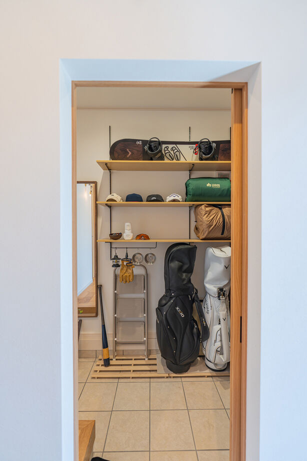 吹抜けの家  福山住宅 【北摂/2000万円台/土地探し】趣味と暮らしを結ぶ間取りと、家事がはかどる動線の家の建築実例画像9