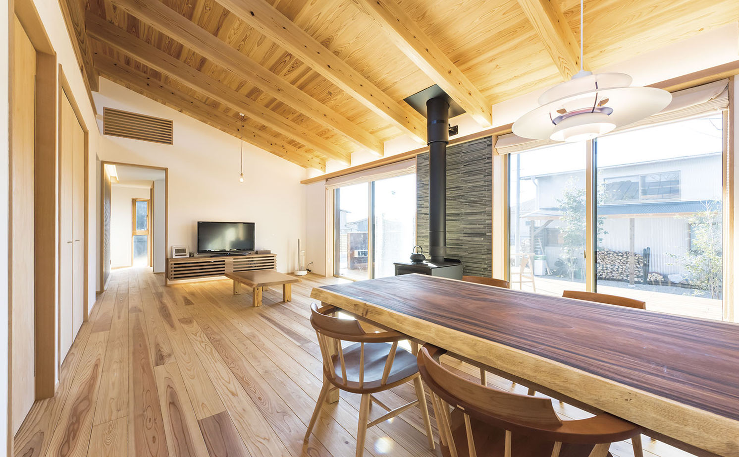 松本建設 ハート・ビル建築設計事務所 【比企郡/1000万円台/30坪台/平屋/薪ストーブ/ウッドデッキ】解放感あふれるLDKの快適な木の家の暮らしの建築実例画像5