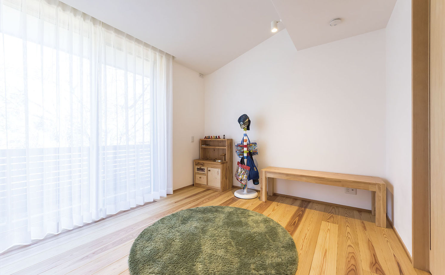 松本建設 ハート・ビル建築設計事務所 【比企郡/1000万円台/30坪台/平屋/薪ストーブ/ウッドデッキ】解放感あふれるLDKの快適な木の家の暮らしの建築実例画像14