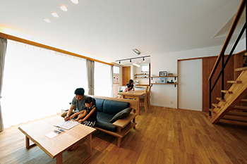 松本建設 ハート・ビル建築設計事務所 【比企郡/2000万円台/40坪台/間取り有/ガレージハウス】熟練大工がつくる造作家具　家族が育む自然素材の家の建築実例画像3