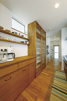 松本建設 ハート・ビル建築設計事務所 【比企郡/2000万円台/40坪台/間取り有/ガレージハウス】熟練大工がつくる造作家具　家族が育む自然素材の家の建築実例画像5