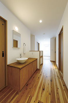 松本建設 ハート・ビル建築設計事務所 【比企郡/2000万円台/40坪台/間取り有/ガレージハウス】熟練大工がつくる造作家具　家族が育む自然素材の家の建築実例画像8