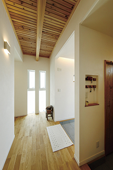 松本建設 ハート・ビル建築設計事務所 【比企郡/2000万円台/40坪台/間取り有/ガレージハウス】熟練大工がつくる造作家具　家族が育む自然素材の家の建築実例画像10