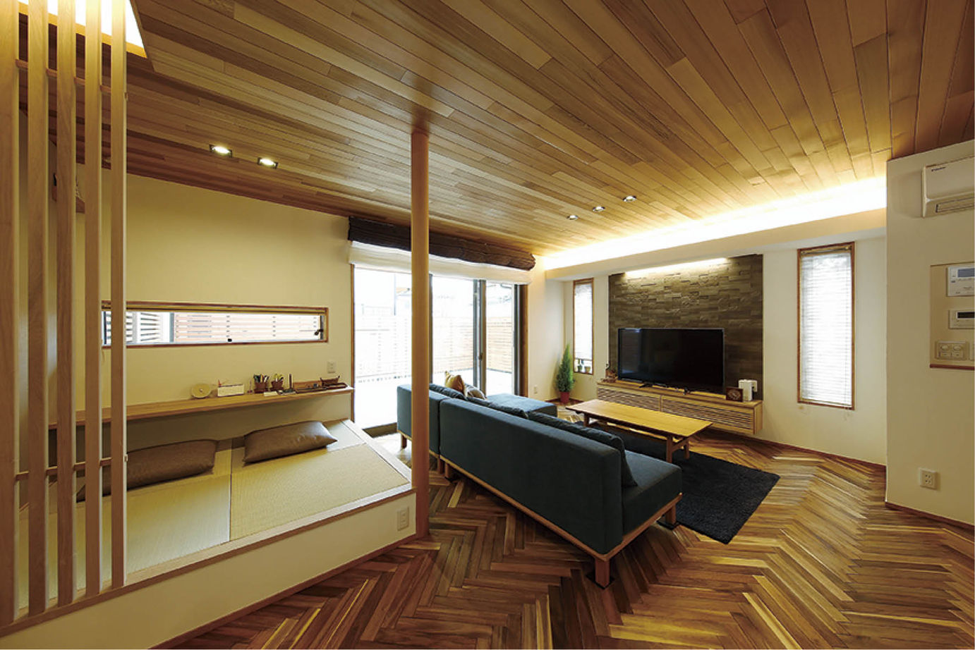 松本建設 ハート・ビル建築設計事務所 【2000万円台/40坪台/間取り有】ヘリンボーンの床が上品な雰囲気を醸す、無垢材をふんだんに使用した家の建築実例画像4