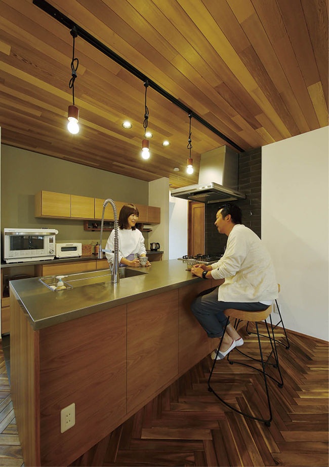 松本建設 ハート・ビル建築設計事務所 【2000万円台/40坪台/間取り有】ヘリンボーンの床が上品な雰囲気を醸す、無垢材をふんだんに使用した家の建築実例画像5