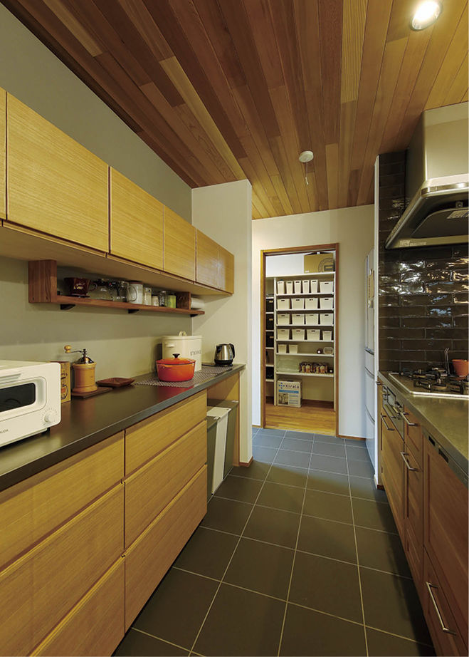 松本建設 ハート・ビル建築設計事務所 【2000万円台/40坪台/間取り有】ヘリンボーンの床が上品な雰囲気を醸す、無垢材をふんだんに使用した家の建築実例画像9