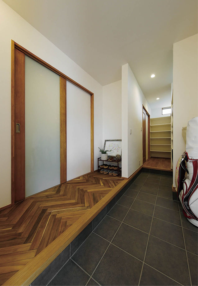 松本建設 ハート・ビル建築設計事務所 【2000万円台/40坪台/間取り有】ヘリンボーンの床が上品な雰囲気を醸す、無垢材をふんだんに使用した家の建築実例画像10