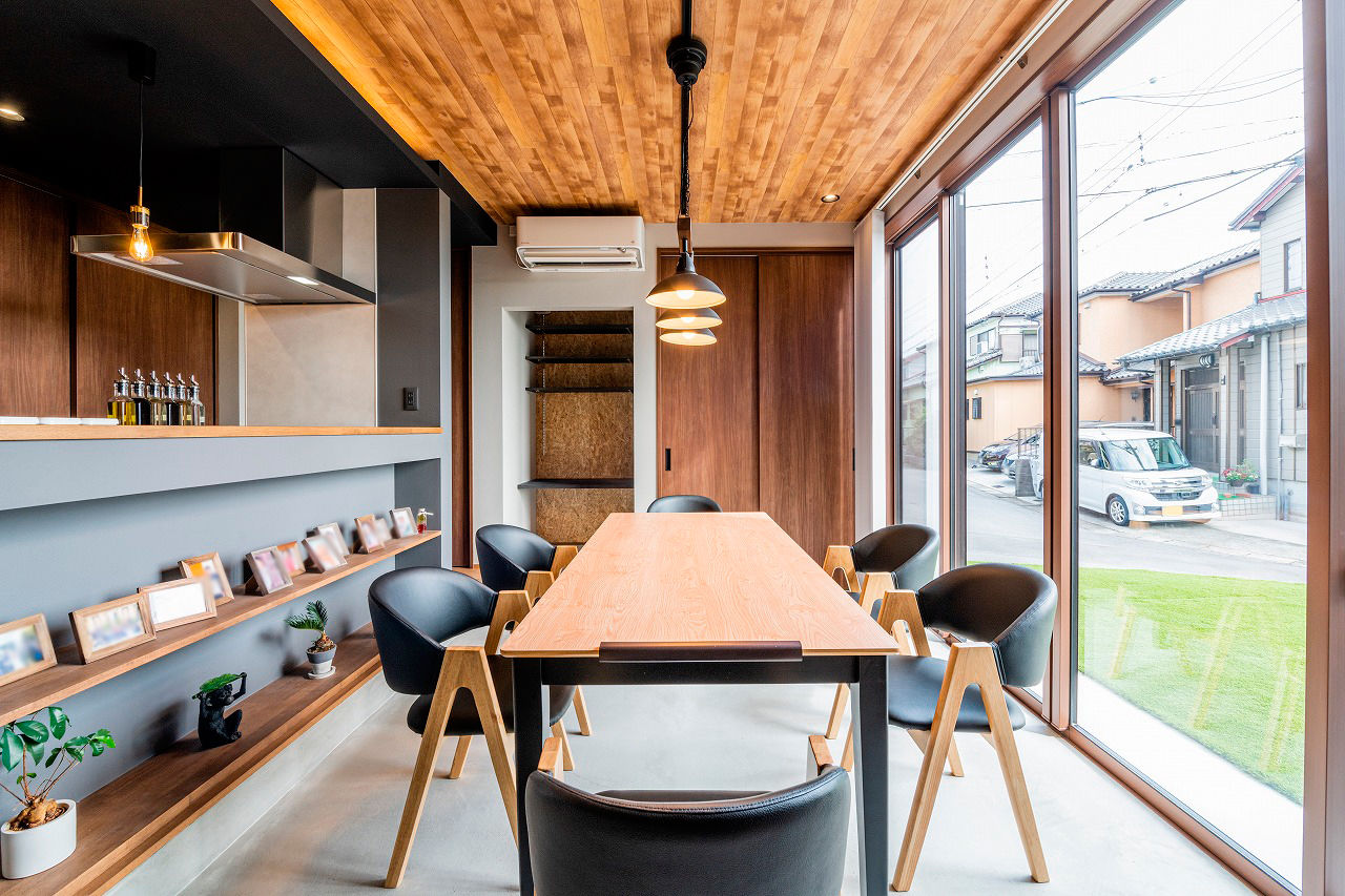 アーキテックス（GROOVY / KANAL HOME / SIMPLE is... / dramacy） 【2000万円台/40坪台/4LDK/間取り図】土間ダイニングに吹抜リビング。自宅で教室を開催できる工夫のある家の建築実例画像1