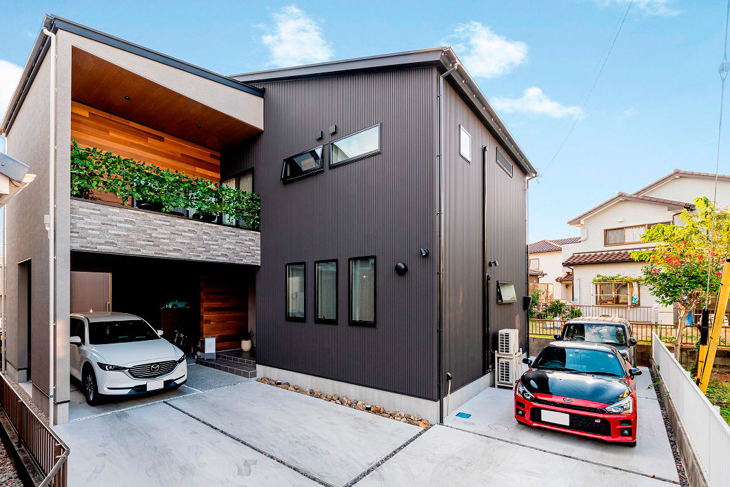 アーキテックス（GROOVY / KANAL HOME / SIMPLE is... / dramacy） 【ビルトインガレージ/50坪台/間取り図】ガレージに屋上バルコニーでBBQも！仲良し2世帯6人で住む2階建ての建築実例画像2