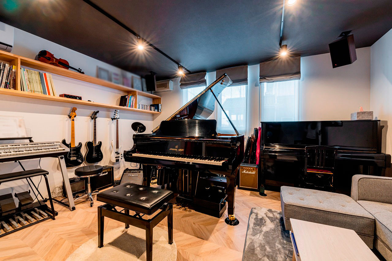 アーキテックス（GROOVY / KANAL HOME / SIMPLE is... / dramacy） 【ビルトインガレージ/50坪台/間取り図】ガレージに屋上バルコニーでBBQも！仲良し2世帯6人で住む2階建ての建築実例画像8