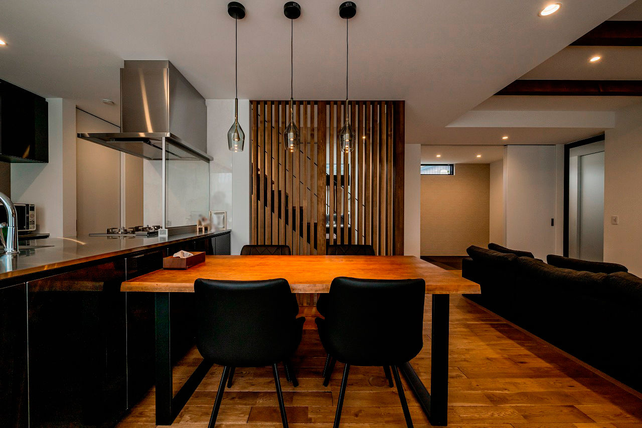 アーキテックス（GROOVY / KANAL HOME / SIMPLE is... / dramacy） 【ビルトインガレージ/2階建て/40坪台】2人暮らしで趣味を楽しむ！家事ラクを叶える間取りとバイクガレージの建築実例画像2