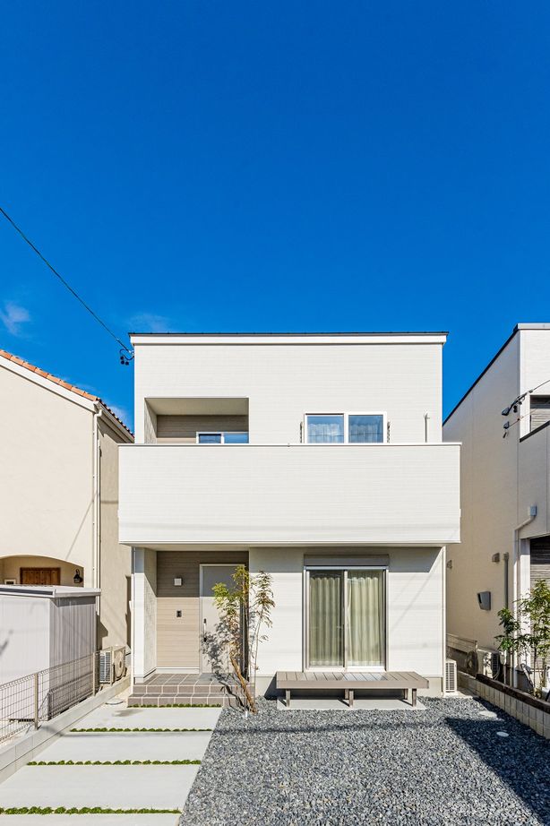 アーキテックス（GROOVY / KANAL HOME / SIMPLE is... / dramacy） 【2階建て/狭小間口5.9ｍ/30坪台/間取り図/駐車スペース】無駄な廊下を省き生活スペースを広く取った間取りの建築実例画像1