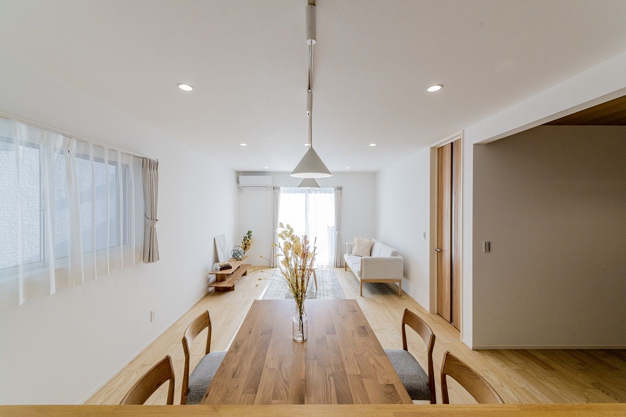 アーキテックス（GROOVY / KANAL HOME / SIMPLE is... / dramacy） 【2階建て/狭小間口5.9ｍ/30坪台/間取り図/駐車スペース】無駄な廊下を省き生活スペースを広く取った間取りの建築実例画像5