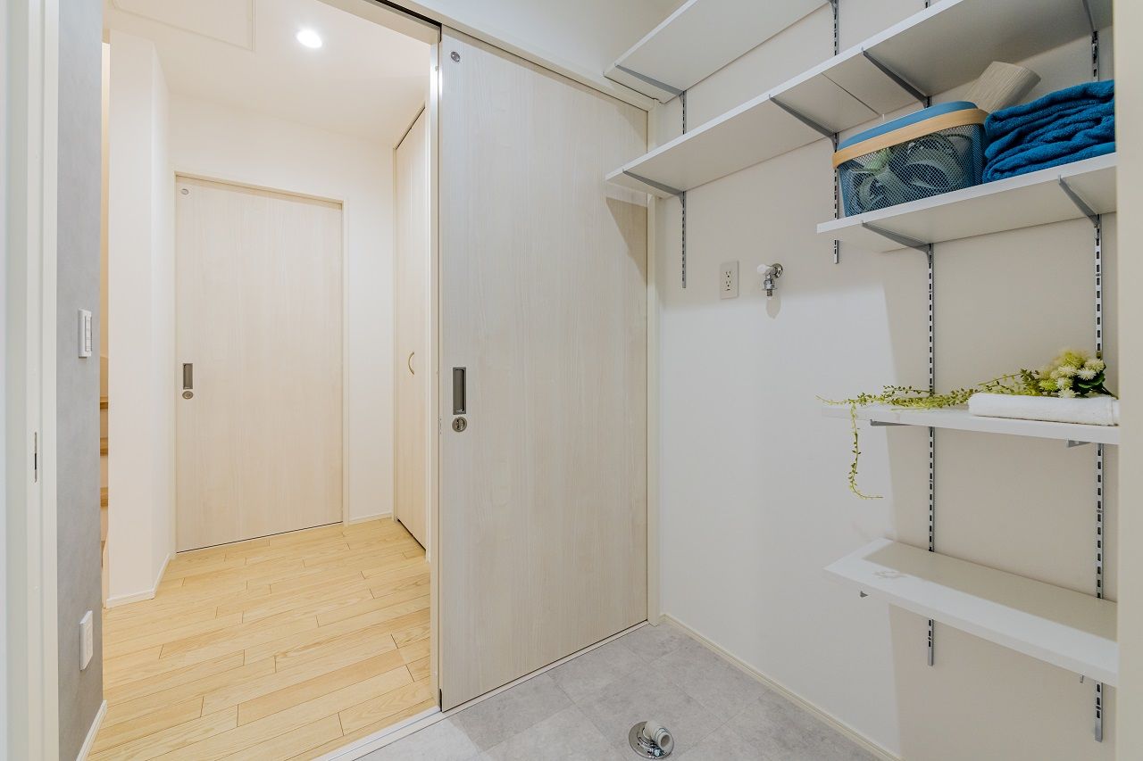 アーキテックス（GROOVY / KANAL HOME / SIMPLE is... / dramacy） 【2階建て/狭小間口5.9ｍ/30坪台/間取り図/駐車スペース】無駄な廊下を省き生活スペースを広く取った間取りの建築実例画像8