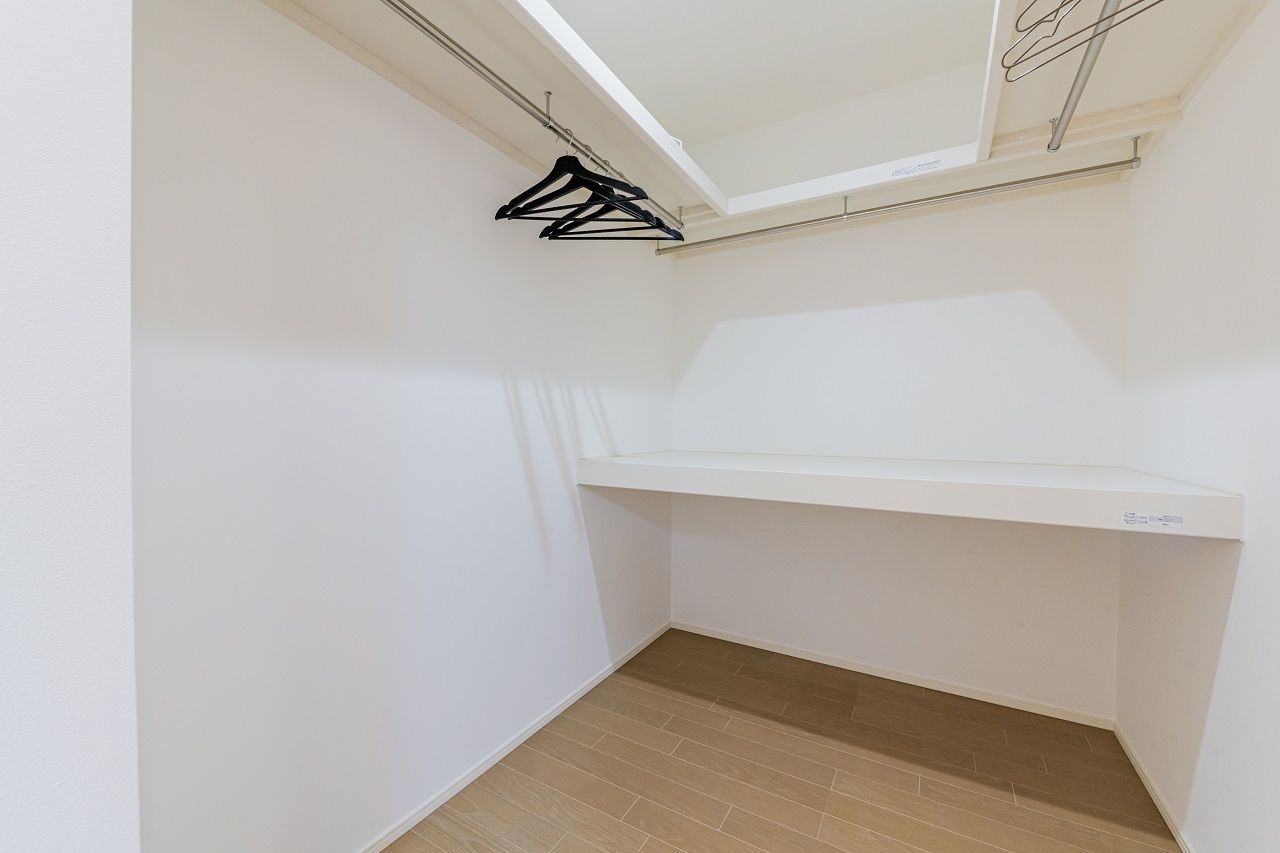 アーキテックス（GROOVY / KANAL HOME / SIMPLE is... / dramacy） 【2階建て/狭小間口5.9ｍ/30坪台/間取り図/駐車スペース】無駄な廊下を省き生活スペースを広く取った間取りの建築実例画像9