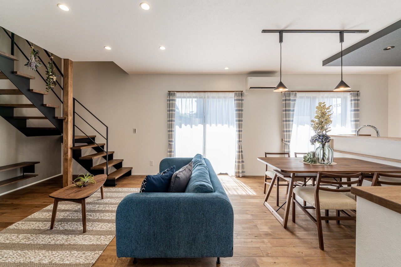 アーキテックス（GROOVY / KANAL HOME / SIMPLE is... / dramacy） 【2階建て/30坪台/駐車スペース有/3LDK/間取り図】LDK中心に自然と家族間のコミュニケーションが取れる家の建築実例画像2