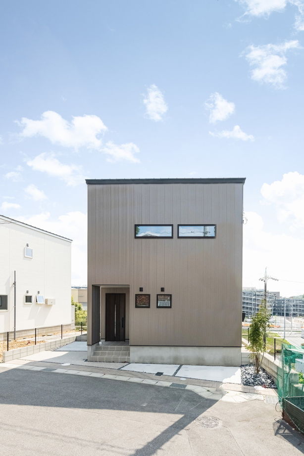 アーキテックス（GROOVY / KANAL HOME / SIMPLE is... / dramacy） 【2階建て/30坪台/3LDK/駐車スペース有/間取り図】シンプルな外観にホテルライクの内観のおしゃれな家の建築実例画像1