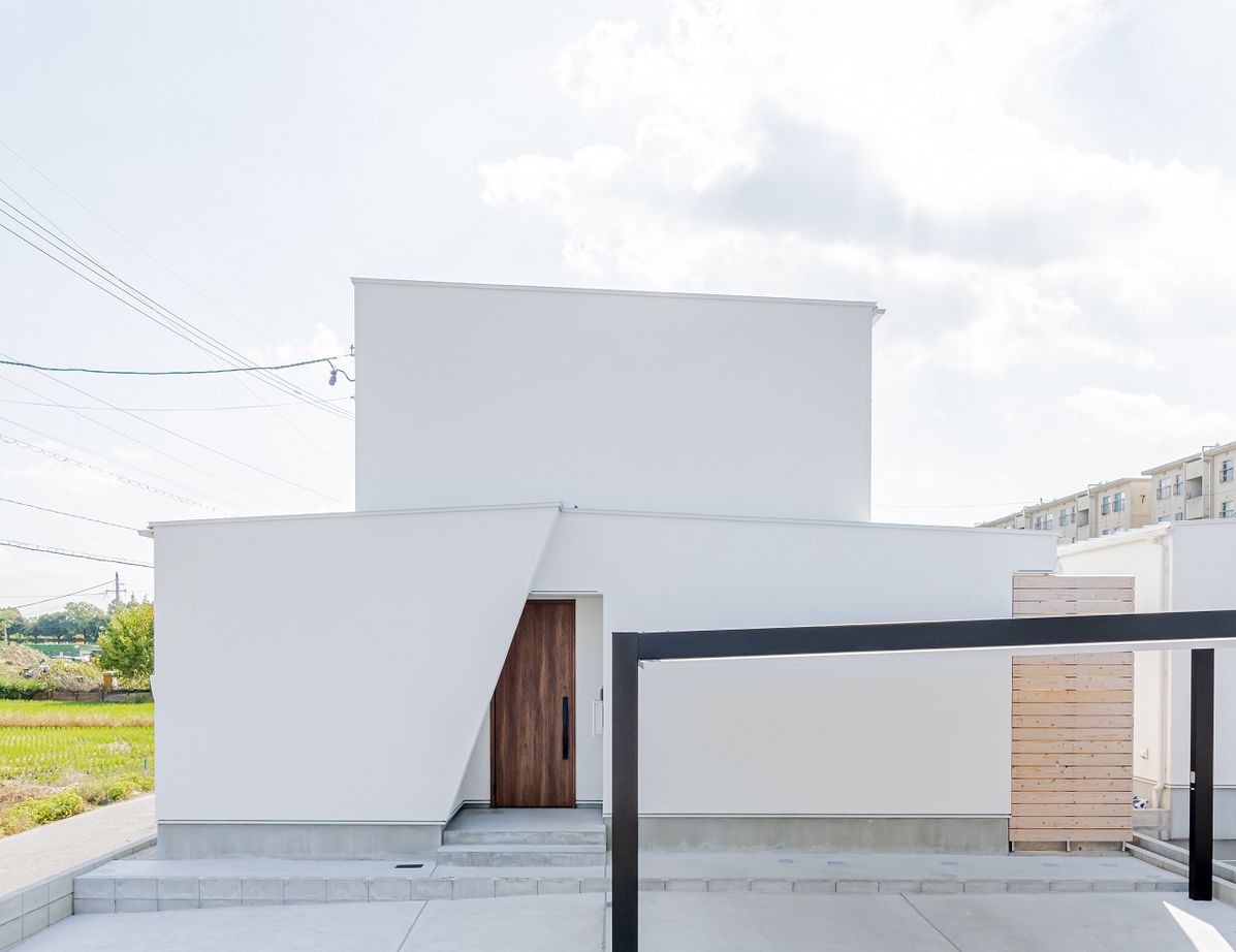 アーキテックス（GROOVY / KANAL HOME / SIMPLE is... / dramacy） 【2階建て/20坪台/コンパクトな家】中庭を2つ設けたコの字型の間取り。道路から見えないプライベート空間の建築実例画像1