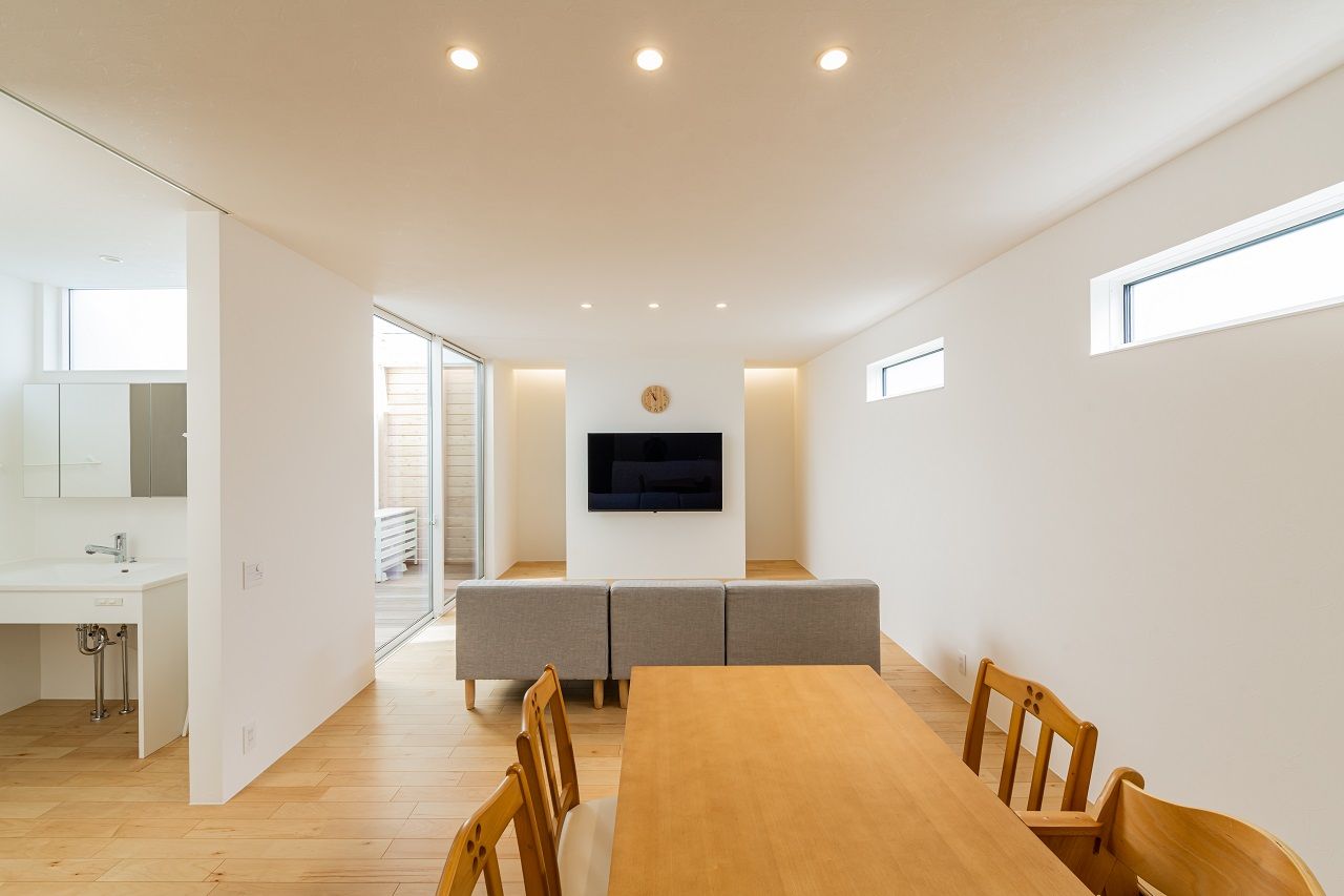 アーキテックス（GROOVY / KANAL HOME / SIMPLE is... / dramacy） 【2階建て/20坪台/コンパクトな家】中庭を2つ設けたコの字型の間取り。道路から見えないプライベート空間の建築実例画像2