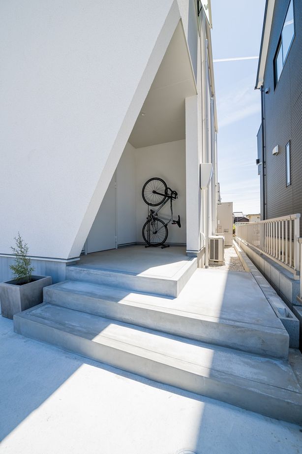 アーキテックス（GROOVY / KANAL HOME / SIMPLE is... / dramacy） 【2階建て/20坪台/コンパクト/シンプル/中庭/駐車スペース有】動線・間取りの工夫で家事の時短を実現した家の建築実例画像2