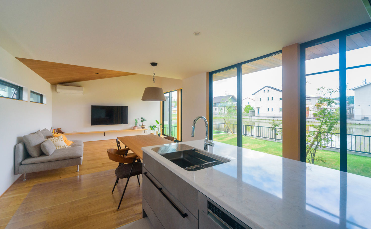 アーキテックス（GROOVY / KANAL HOME / SIMPLE is... / dramacy） 【2000万円台/3LDK/30坪台/2階建て/平屋風/間取り図】道行く人には平屋に見え、平屋のように暮らせる家。の建築実例画像2