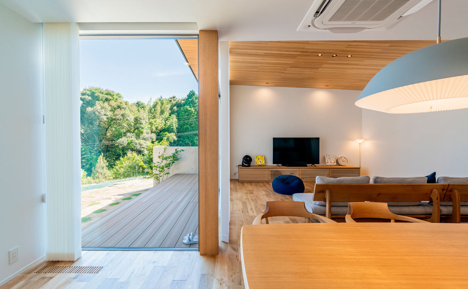 アーキテックス（GROOVY / KANAL HOME / SIMPLE is... / dramacy） 【平屋/三角形の変形地/3LDK/30坪台/間取り図】開放感のある平屋！ポイントは軒のある片流れの大屋根の平屋の建築実例画像2