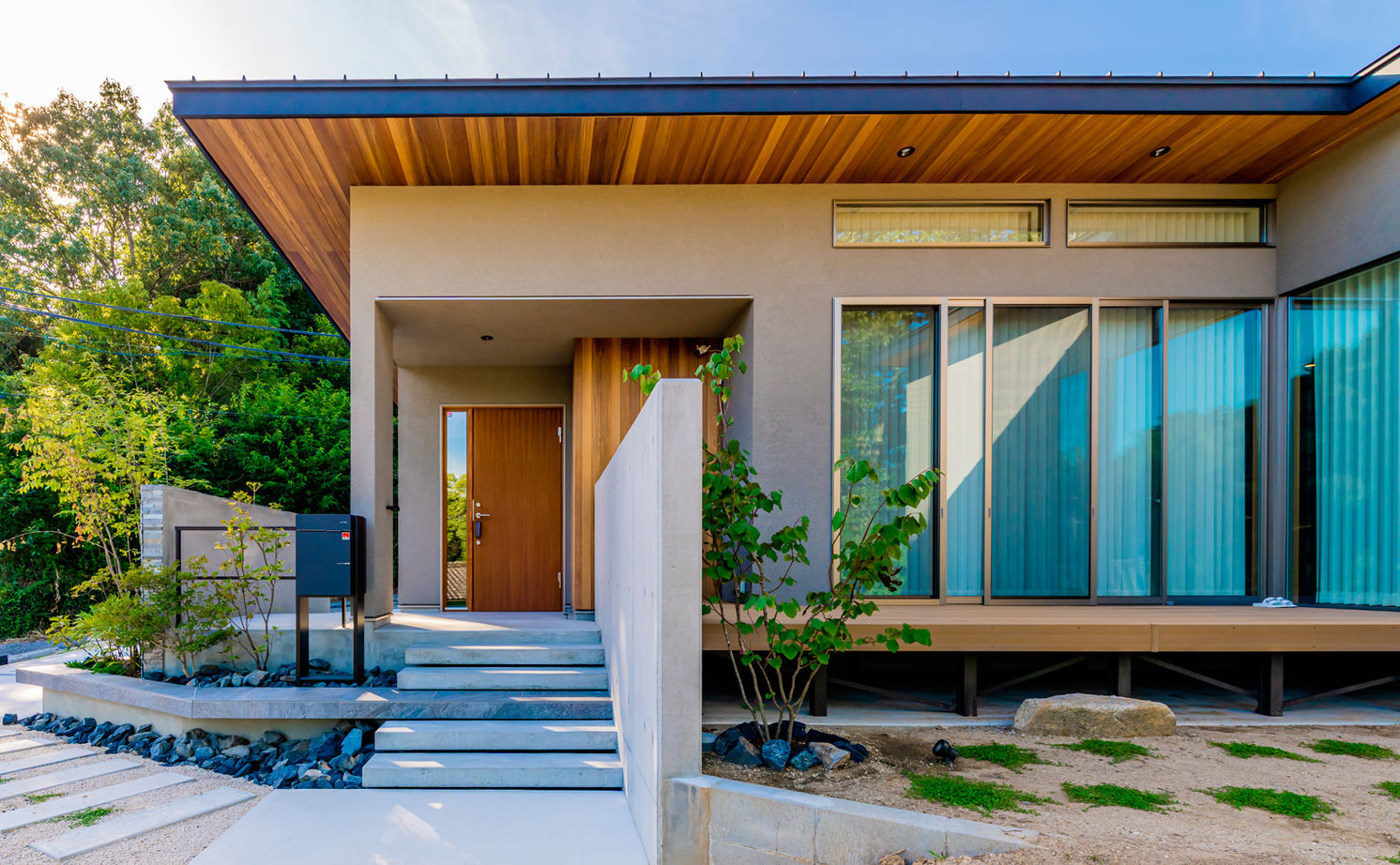 アーキテックス（GROOVY / KANAL HOME / SIMPLE is... / dramacy） 【平屋/三角形の変形地/3LDK/30坪台/間取り図】開放感のある平屋！ポイントは軒のある片流れの大屋根の平屋の建築実例画像5