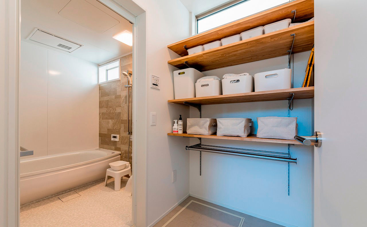 アーキテックス（GROOVY / KANAL HOME / SIMPLE is... / dramacy） 【平屋/三角形の変形地/3LDK/30坪台/間取り図】開放感のある平屋！ポイントは軒のある片流れの大屋根の平屋の建築実例画像19