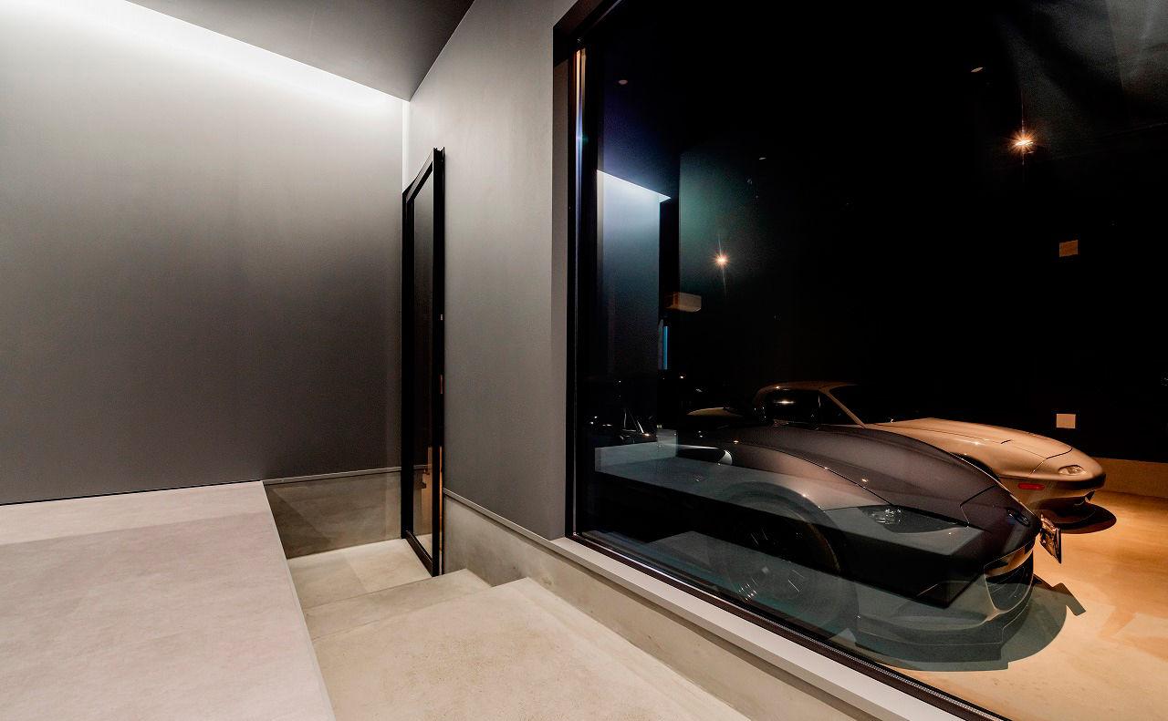 アーキテックス（GROOVY / KANAL HOME / SIMPLE is... / dramacy） 【ビルトインガレージ/40坪台/2階建て】愛車を眺められる至高の間取り。グレー1色のシックなガレージハウスの建築実例画像5