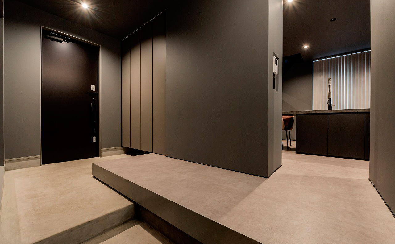 アーキテックス（GROOVY / KANAL HOME / SIMPLE is... / dramacy） 【ビルトインガレージ/40坪台/2階建て】愛車を眺められる至高の間取り。グレー1色のシックなガレージハウスの建築実例画像6