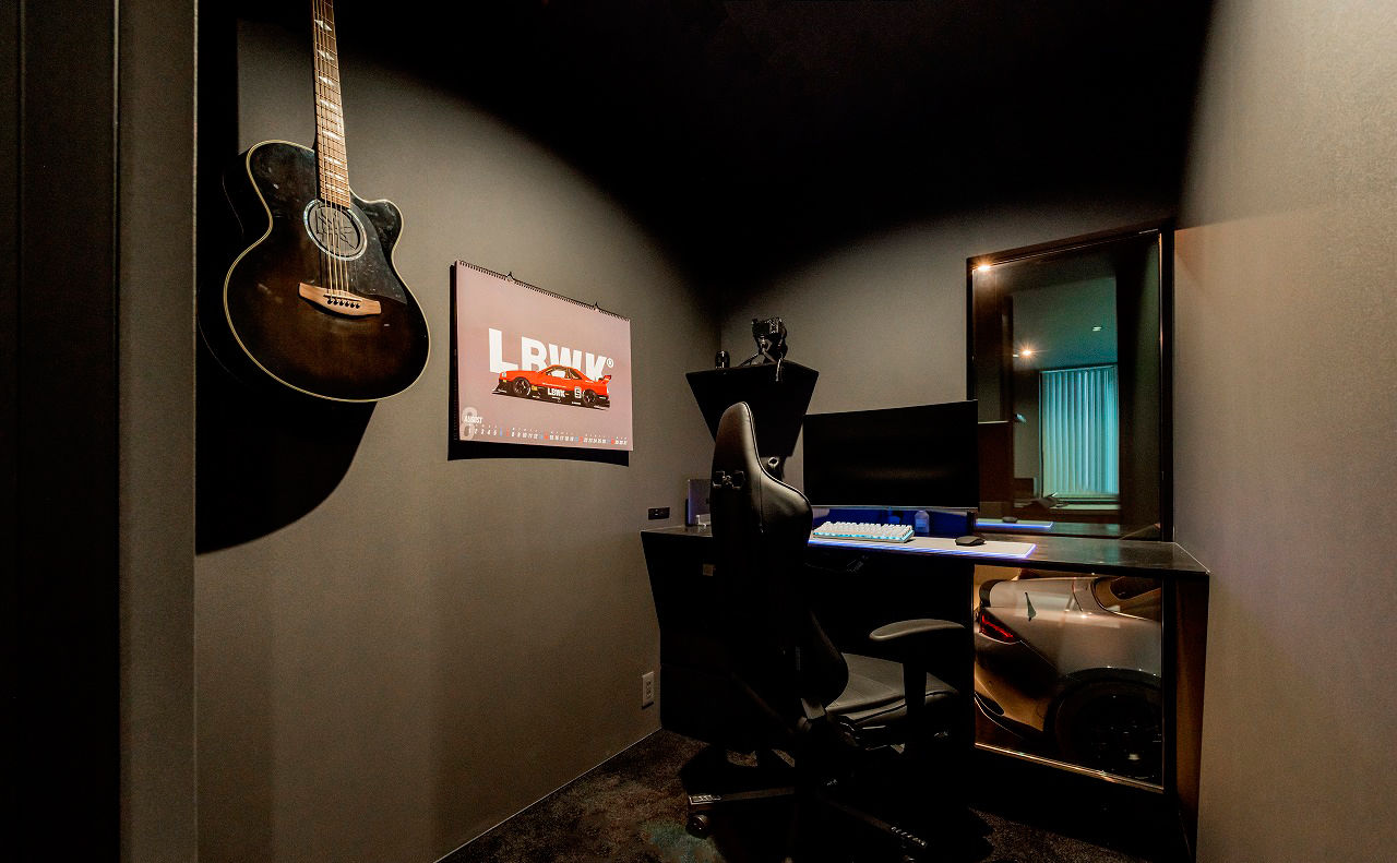 アーキテックス（GROOVY / KANAL HOME / SIMPLE is... / dramacy） 【ビルトインガレージ/40坪台/2階建て】愛車を眺められる至高の間取り。グレー1色のシックなガレージハウスの建築実例画像9