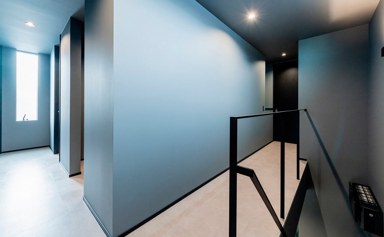 アーキテックス（GROOVY / KANAL HOME / SIMPLE is... / dramacy） 【ビルトインガレージ/40坪台/2階建て】愛車を眺められる至高の間取り。グレー1色のシックなガレージハウスの建築実例画像13