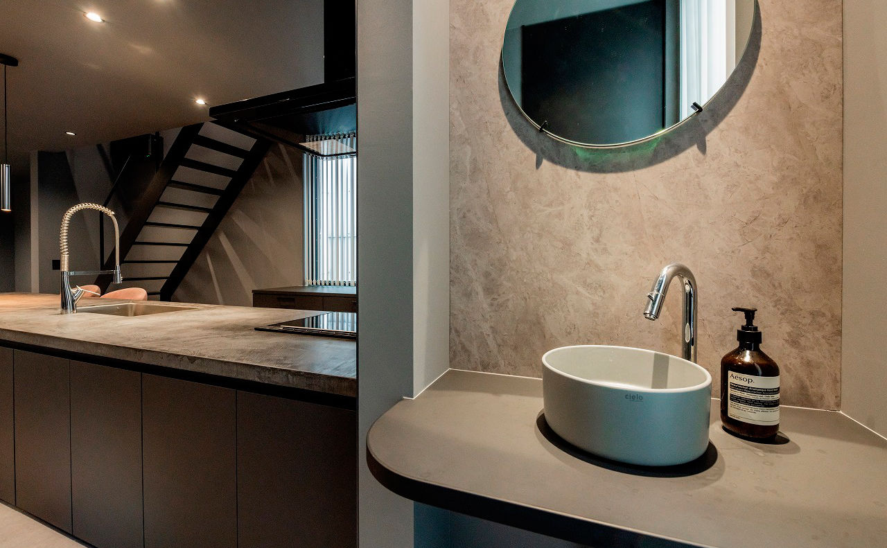 アーキテックス（GROOVY / KANAL HOME / SIMPLE is... / dramacy） 【ビルトインガレージ/40坪台/2階建て】愛車を眺められる至高の間取り。グレー1色のシックなガレージハウスの建築実例画像14