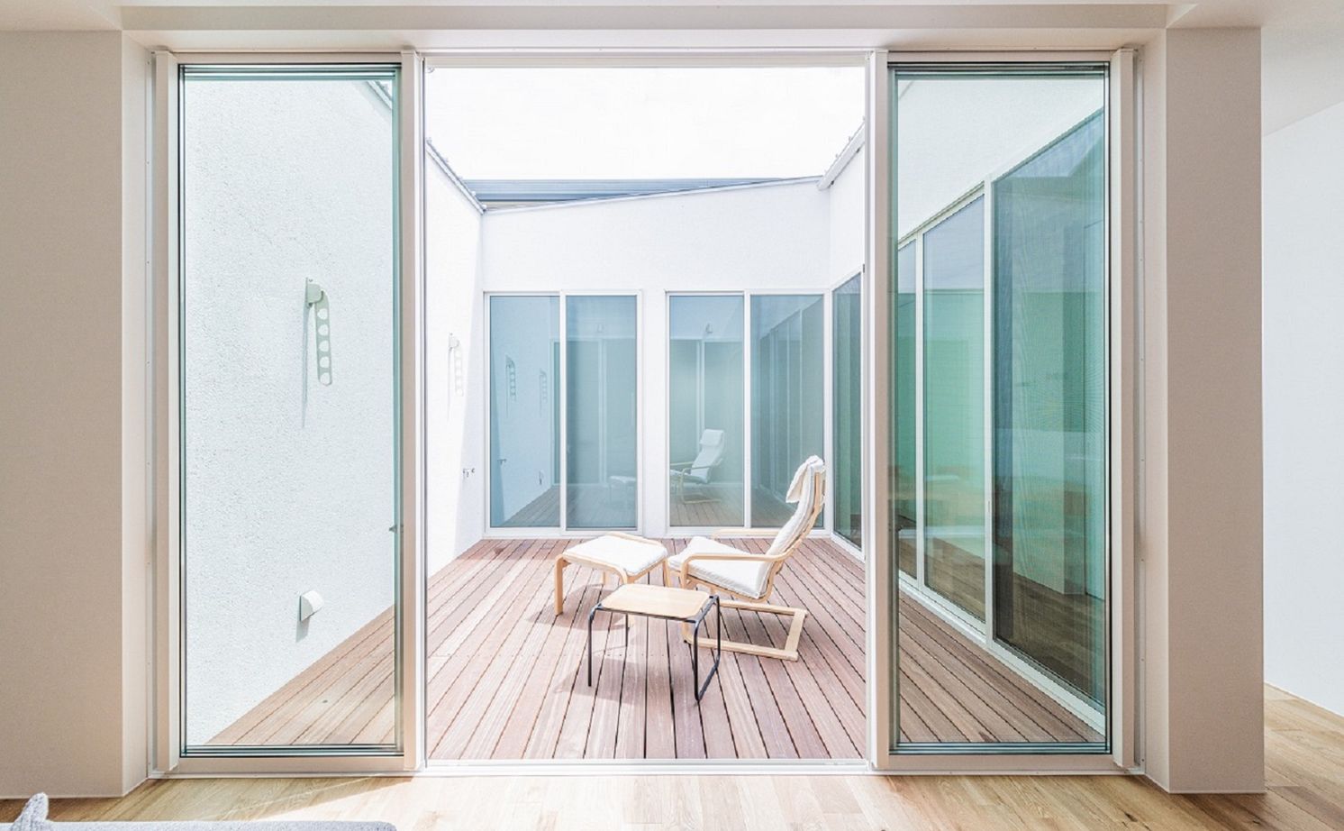 アーキテックス（GROOVY / KANAL HOME / SIMPLE is... / dramacy） 【平屋/シンプルモダン/20坪台/コンパクトな家】中庭のあるロの字型間取りの平屋。明るく開放的な空間に！の建築実例画像4