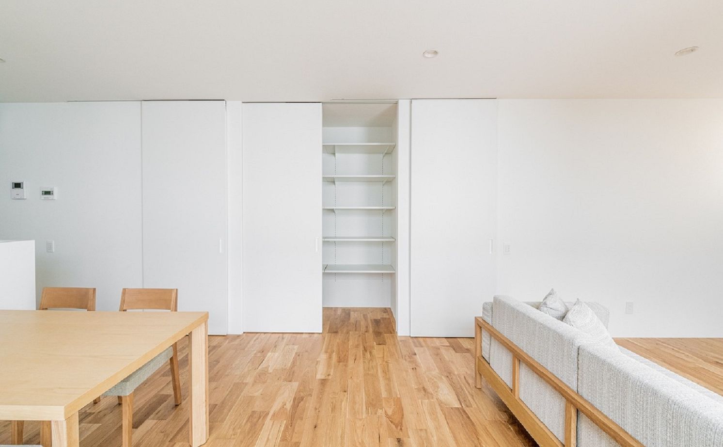 アーキテックス（GROOVY / KANAL HOME / SIMPLE is... / dramacy） 【平屋/シンプルモダン/20坪台/コンパクトな家】中庭のあるロの字型間取りの平屋。明るく開放的な空間に！の建築実例画像8