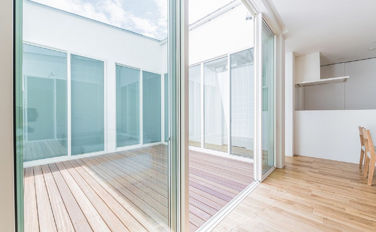 アーキテックス（GROOVY / KANAL HOME / SIMPLE is... / dramacy） 【平屋/シンプルモダン/20坪台/コンパクトな家】中庭のあるロの字型間取りの平屋。明るく開放的な空間に！の建築実例画像15