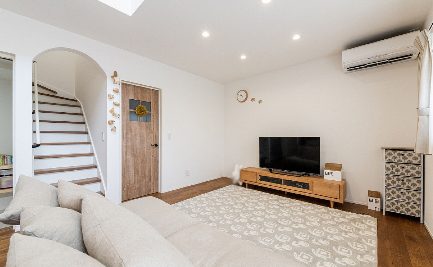 アーキテックス（GROOVY / KANAL HOME / SIMPLE is... / dramacy） 【2階建て/30坪台/4LDK/ウッドデッキ/庭/間取り図】切妻屋根と塗り壁がかわいい南欧カフェ風のお家の建築実例画像4