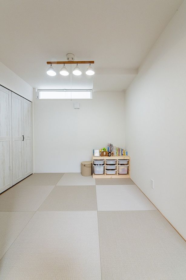 アーキテックス（GROOVY / KANAL HOME / SIMPLE is... / dramacy） 【2階建て/30坪台/4LDK/ウッドデッキ/庭/間取り図】切妻屋根と塗り壁がかわいい南欧カフェ風のお家の建築実例画像6