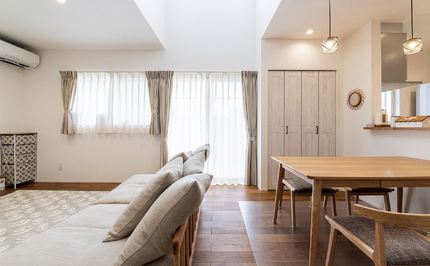 アーキテックス（GROOVY / KANAL HOME / SIMPLE is... / dramacy） 【2階建て/30坪台/4LDK/ウッドデッキ/庭/間取り図】切妻屋根と塗り壁がかわいい南欧カフェ風のお家の建築実例画像7